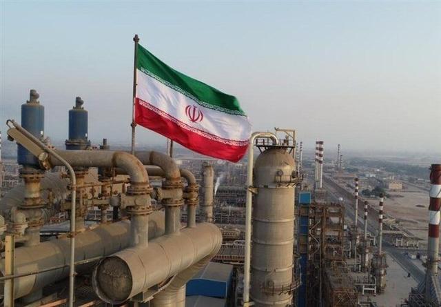 دو روایت از درآمد نفتی ایران؛ فروش میلیاردی یا قطع صادرات؟